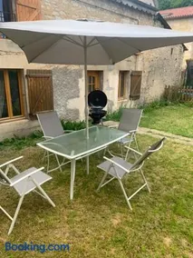 Petite maison lorraine avec cheminée et jardin - Image 1