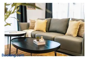 Corner Spacious 2BR Apartment - by HostMT - Image 2