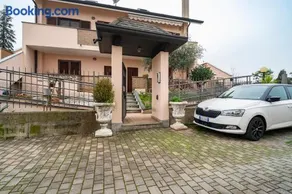 Spacious Accommodation in Lainate - 2 Large Bedrooms for 4 - Image 3