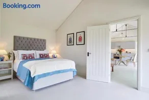 Private and Romantic Garden House - Image 4
