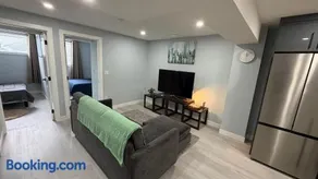 Entire 2BR Suite 12 min to Airport - Image 1