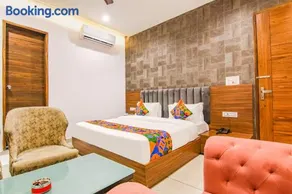 FabHotel Royal Mapple - Image 5