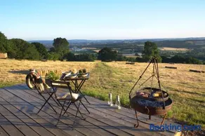 Tilbury Shepherd Huts & Holiday Cottages with Hot Tubs - Image 3