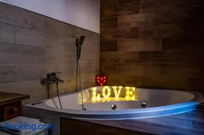Luluxury - Image 1
