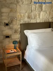Olivia Rooms Teocrito - Image 1