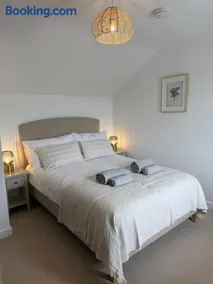 New renovated beach front cottage - Image 2