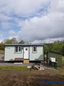 Wee Highland Hideaway Hut - Image 2