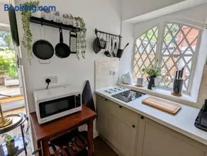 The Snug at Cefn Tilla Court - Image 3