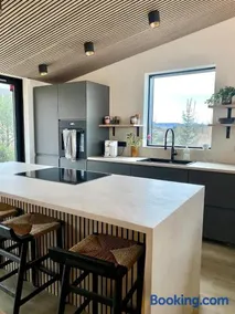 The Oak house - Designers private Northern lights geothermal Villa - Image 3