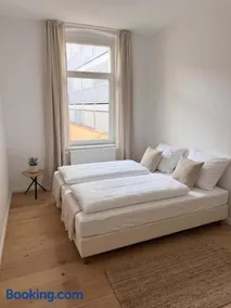 Moderne 2-Zimmer Wohnung im Herzen Düsseldorfs - Image 1