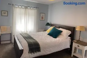 2x King Bedrooms, private living room & bathroom - Image 2