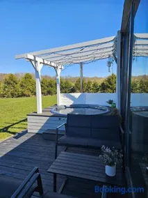 Cozy Hut with the included Hot Tub-Prime Rentals - Image 1