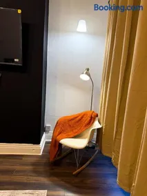 Spacious 3 Bed House, Contractors & Business, Parking, WiFi - Image 2