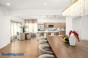 Resort-Style, 6BR 6,5BA, Heated Pool & Spa, Game Room - Image 2