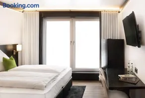 TU Hotel by WMM Hotels - Image 5