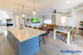 Regentville Waterfront Luxury Residence - Image 5
