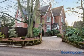 Luxury Detached House in Large Private Grounds, with Outdoor Jacuzzi and Sauna - Image 3