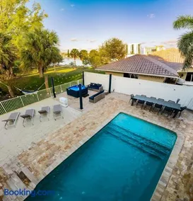 Beachfront Oasis w Htd Pool Cinema Game-Room Tiki - Image 2