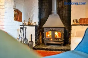 Finest Retreats - Cricketers Cottage - Image 4