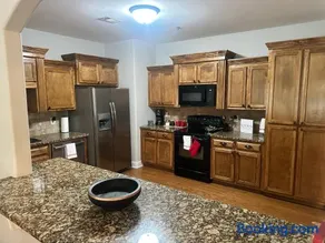 Luxury 2 Bedroom 2 Bathroom 1 half bath Condo in West Athens - Image 4