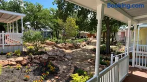 Holliday Hideaway - Image 2