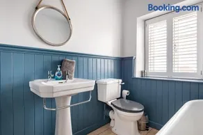 Sunny 4-bedroom cottage with South facing garden - Sunflower Cottage - Image 3