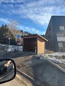 Appartement Cosy avec Vue Montagne, Balcon & Parking Gratuit - Image 3
