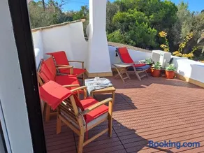 Castelo do Mar, 3 bedroom villa with private pool in large garden, 400m to beach and close to village - Image 1