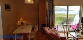 Beautiful 3 Bed Apartment with Balcony Sea View - Image 2