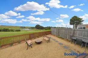 Surrey River Hideaway - Image 2
