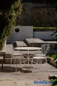 Property with pool and independent studio in Aix - Image 5