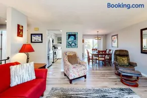 Magnificent Dog-Friendly Home with Lake & Mountain Views from the Large Deck - Image 5