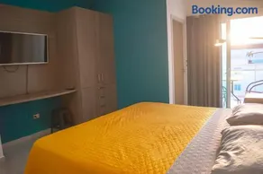 bonita habitación hotelera con balcón by G P S rentas - Image 1
