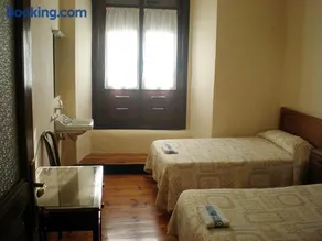Hostal Paris - Image 5