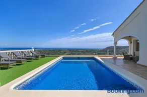 Villa Arenja in La Sella, 12 Pax mit großzügigem Außenbereich, beheiztem Pool und traumhaftem Panoramablick - Image 2