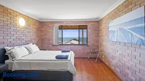 30 on Waratah - Image 3
