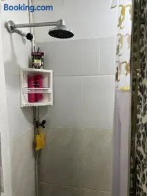 Suíte com cozinha em área nobre - Image 2