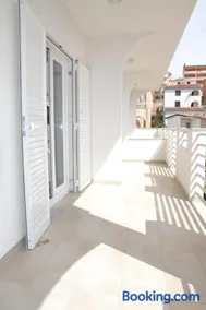 House with Sea View - Image 4