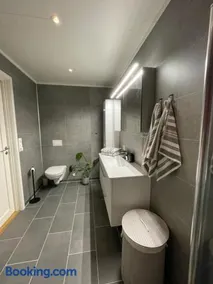 Strandhus i idylliske omgivelser - Image 2