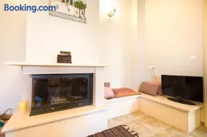 Mara's Traditional Cottage - Image 2