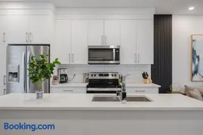 Townhome with Free Parking, Near Downtown - Image 2