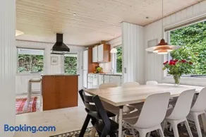 Cozy And Well-Appointed Summer House In Hornbæk - Image 3