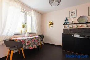 Free Parking-3BR-200m2 House-AC-1000m2 Garden - Image 5