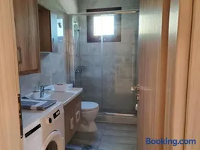 Backyard Apartment - Image 4