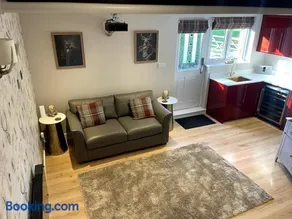 Greenfinch Lodge - Image 3