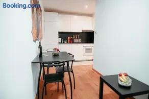 Vienna Shopping Center 6a Apartment - Image 4