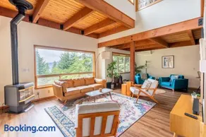 Stylish Deception Pass Retreat with Bay Views - Image 2