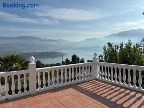 Villa Azahar - Private Pool Villa with Lake & Mountain Views, Málaga - Image 2
