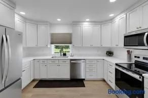 The Oasis Country 3 BR Farmhouse - Image 1