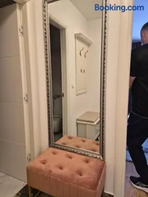 Mirela's golden luxury apartment - Image 3